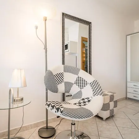 Apartamento Andjelka-2 By Interhome